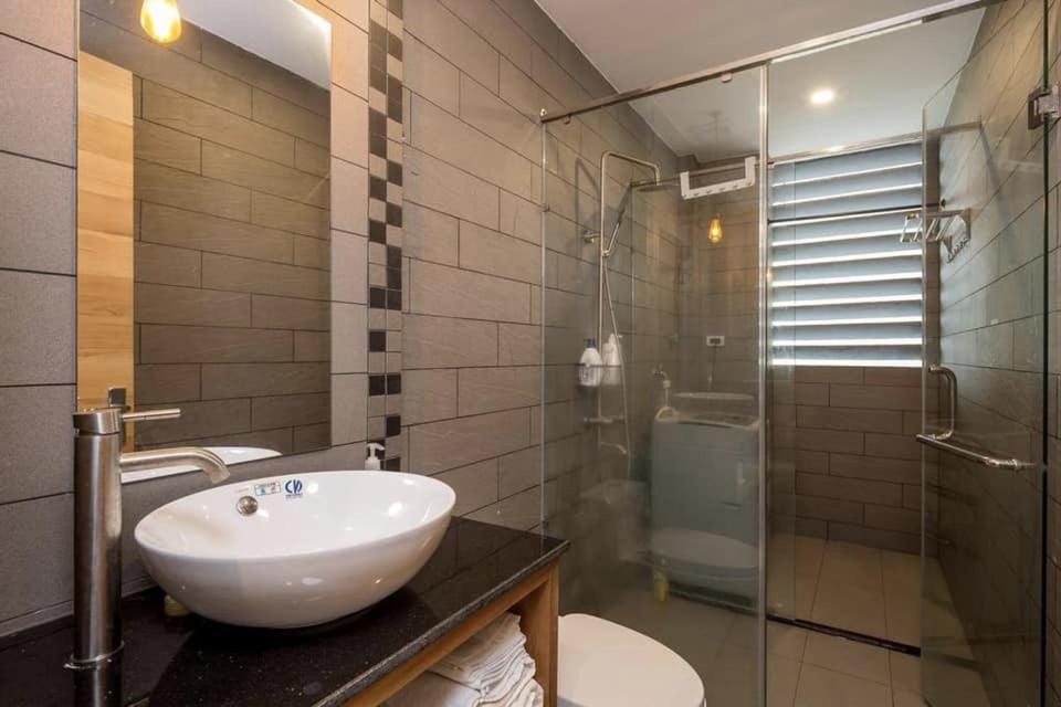 Sea Vista Boutique Hotel & Apartment Дананг Экстерьер фото